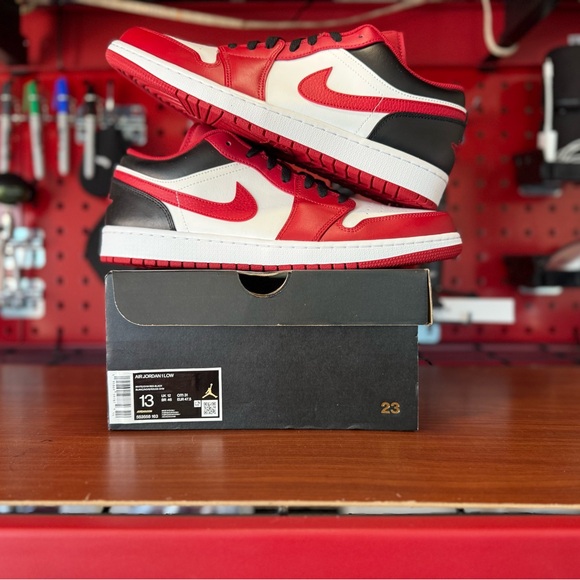 Jordan 1 Low Reverse Bred - Picture 4 of 4